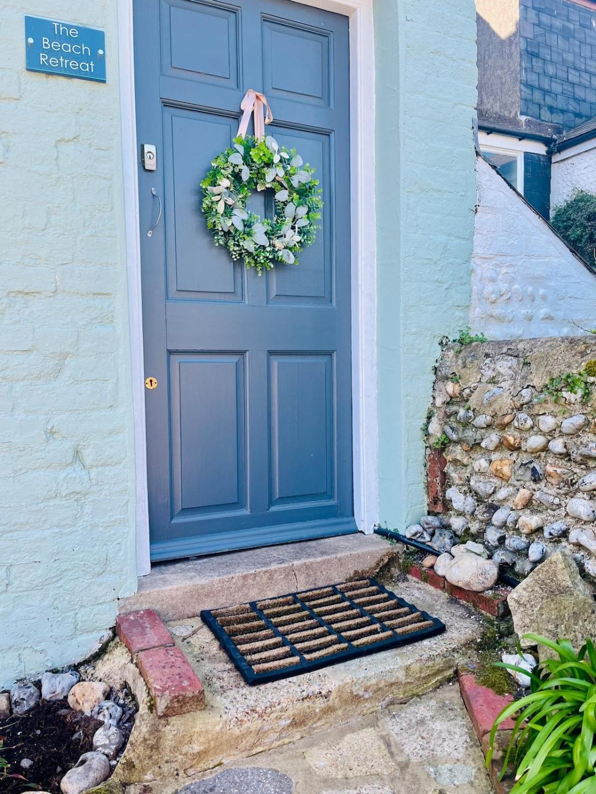 The Retreat - A Bijou Seaside Maisonette *